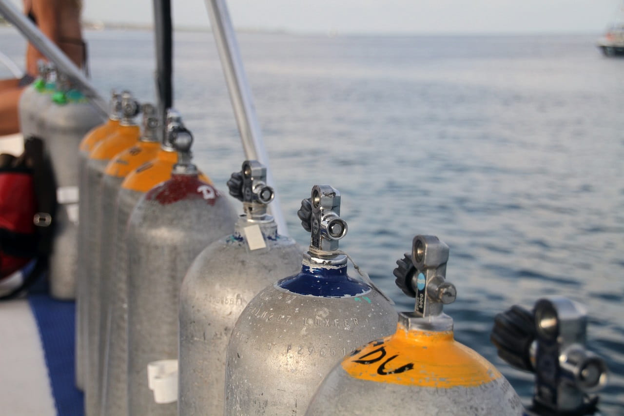 ダイビングのタンクについて｜種類や容量、圧力など【完全版】 | 部長の水中写真と秘密のダイビングログ